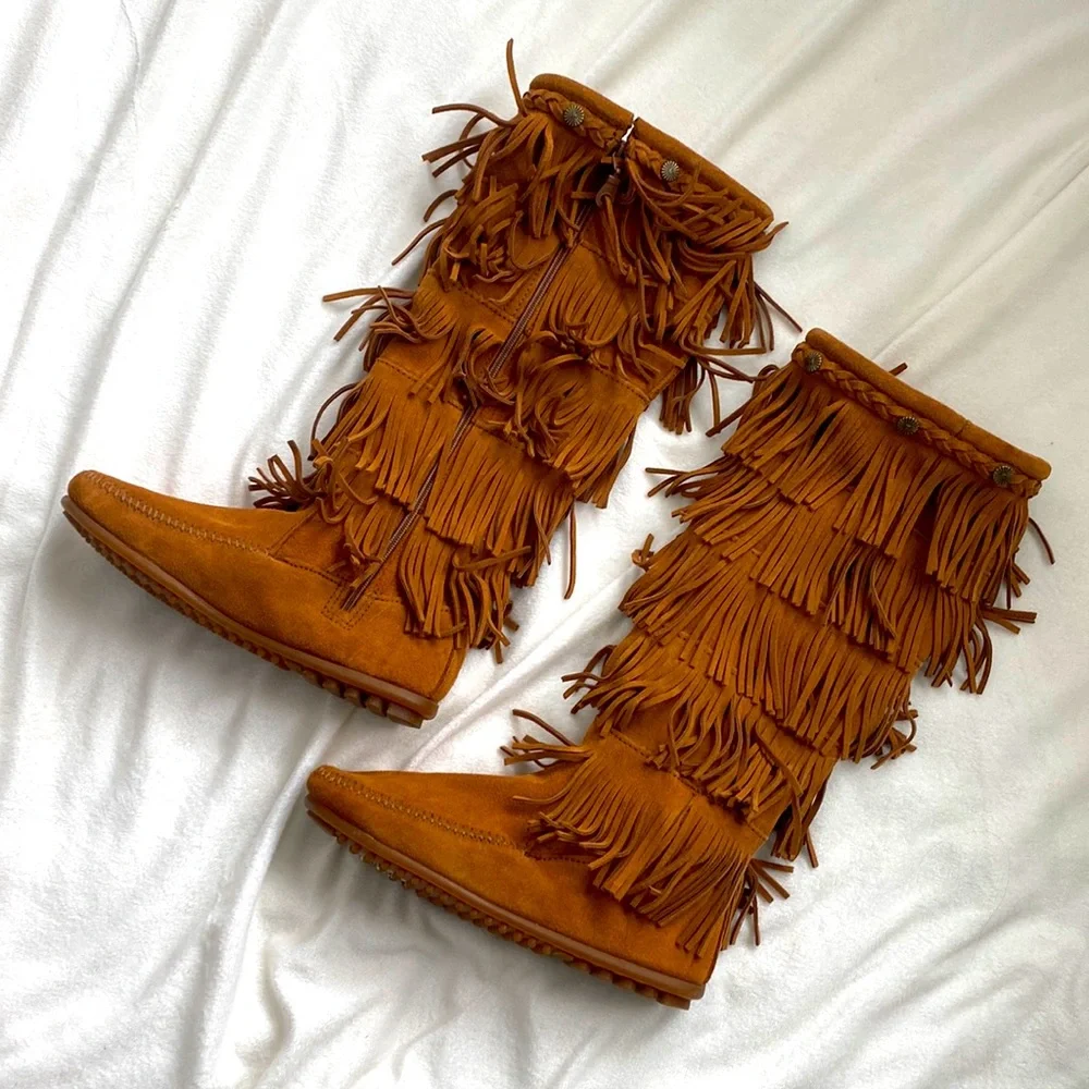 Minnetonka 5 Layer Fringe Boots - Picture 1 of 5